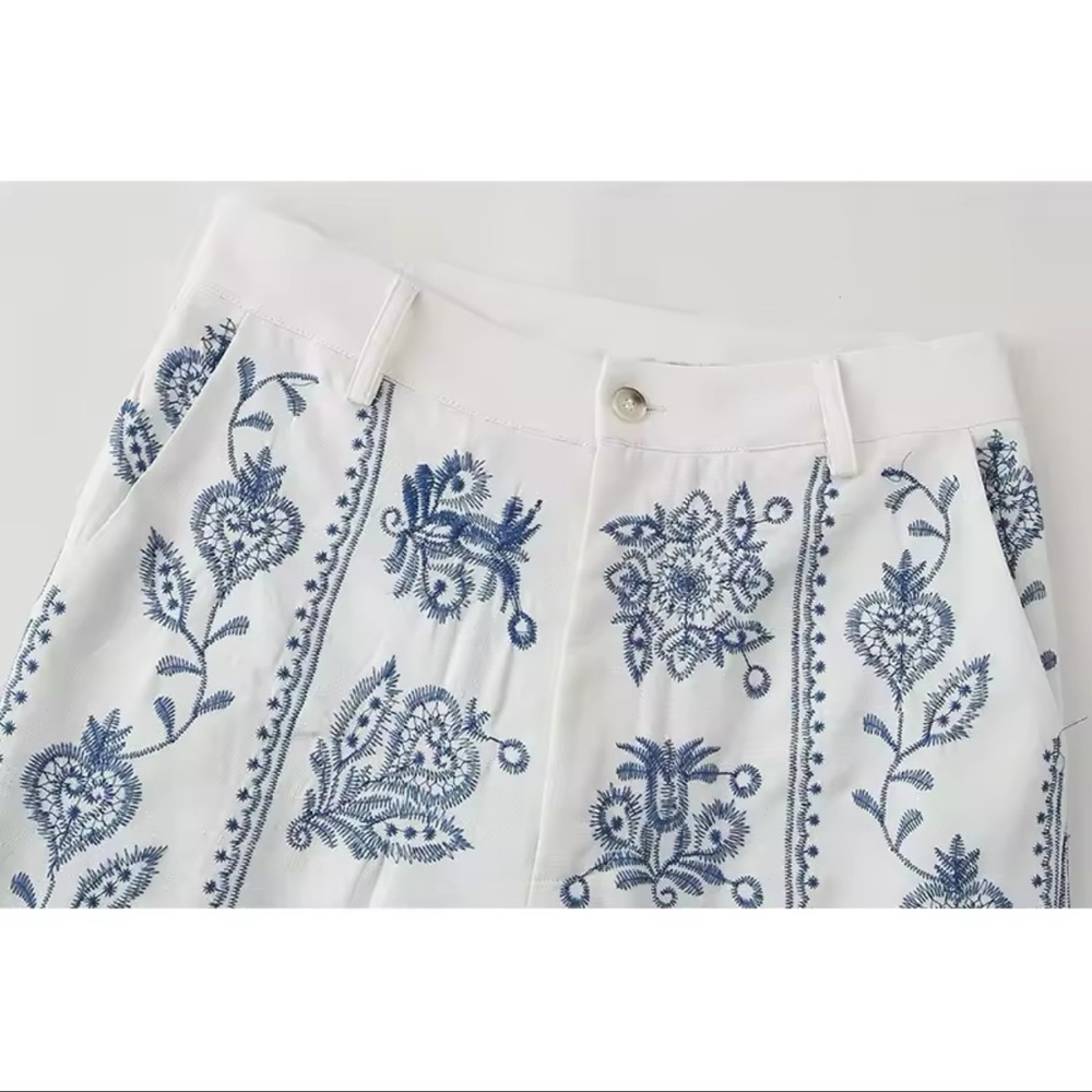Embroidered pants - Picture 4 of 4